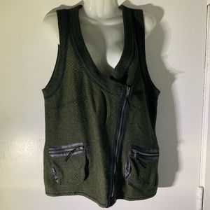 Curio Moto Vest w pockets faux leather zip sz L